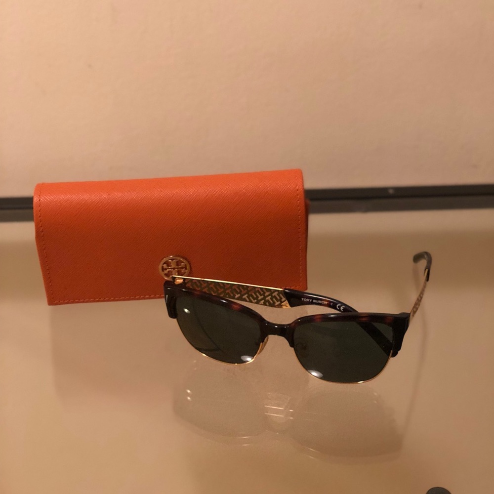 Tory Burch Sunglasses - Tortoise/Gold
